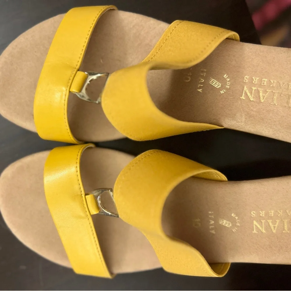 Women’s Size 10 Italian Shoemakers Sandals - Picture 3 of 5